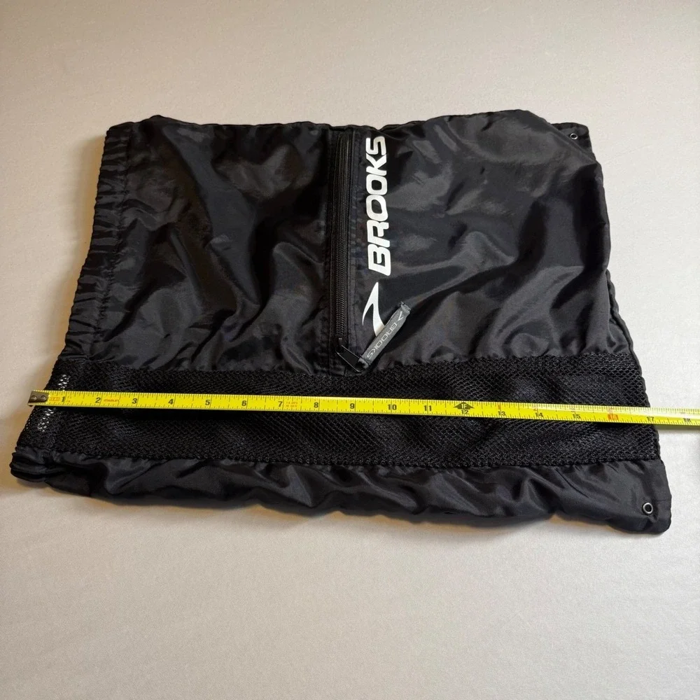 Brooks Running Drawstring Cinch Bag‎ Black Mesh Panel Zipper Pocket Backpack